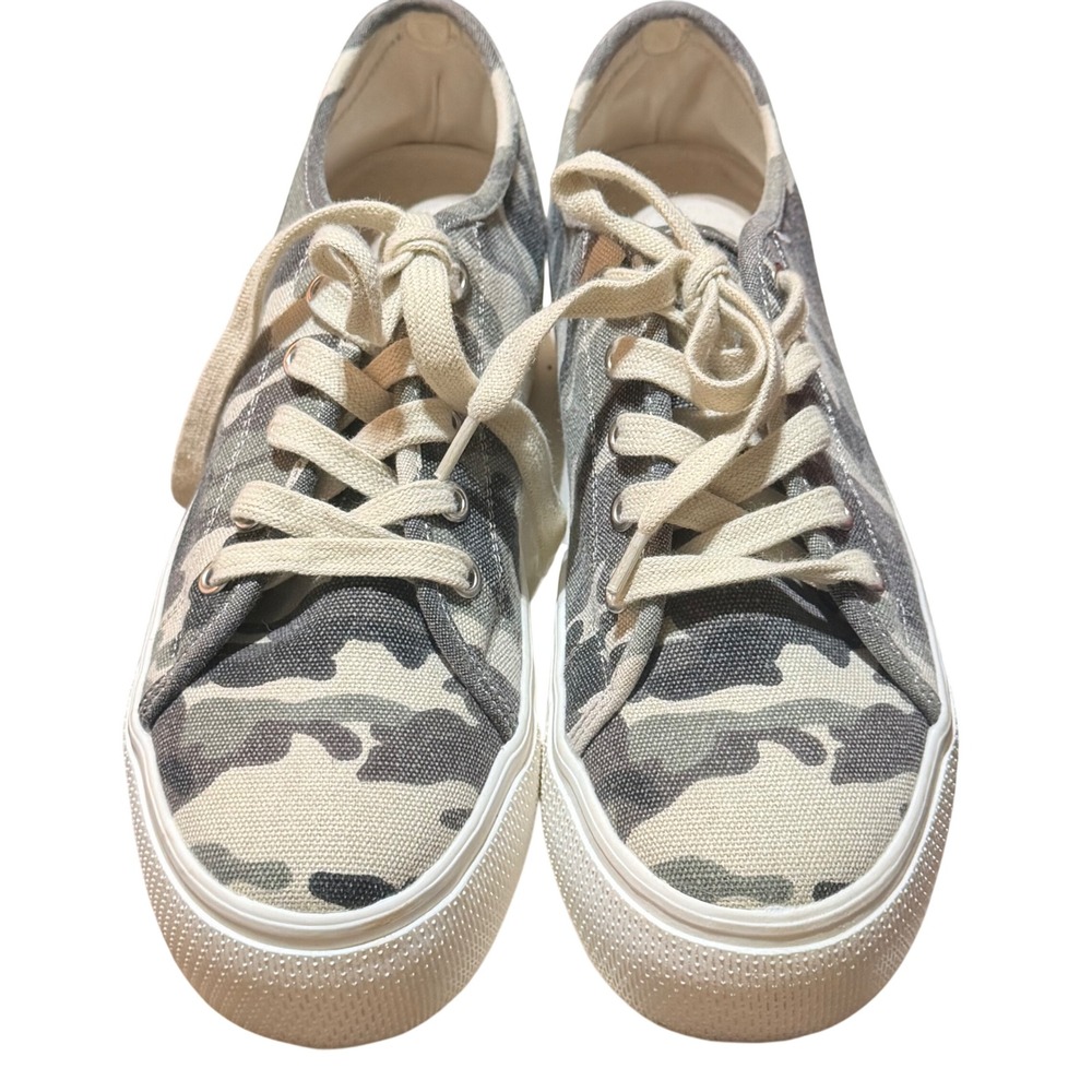 Steve Madden Elore Platform Sneaker Womens 8 Camo Canvas Flatform Low Top Y2K